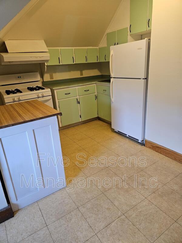 38 Monroe St - Photo 5 of 11