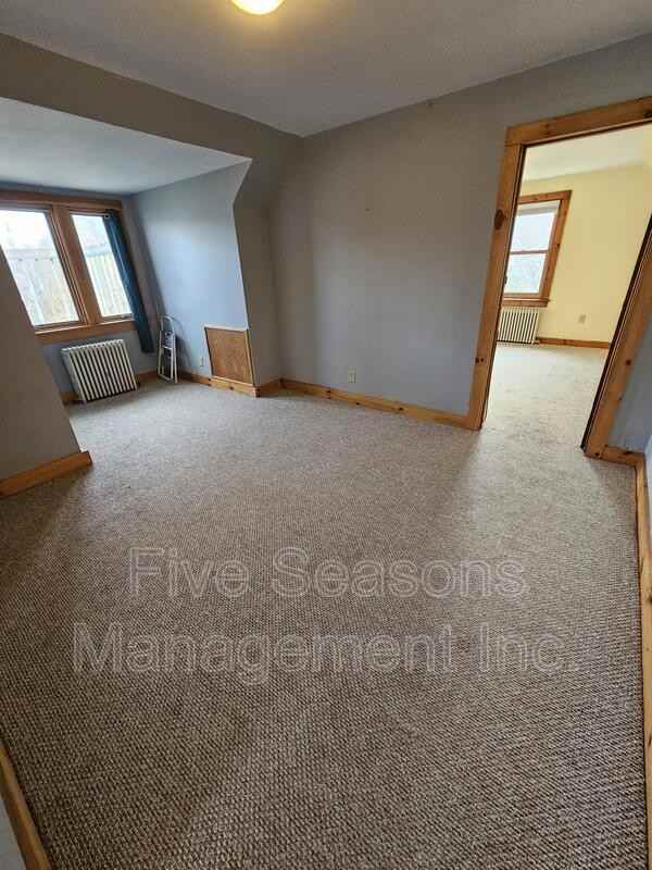 38 Monroe St - Photo 7 of 11