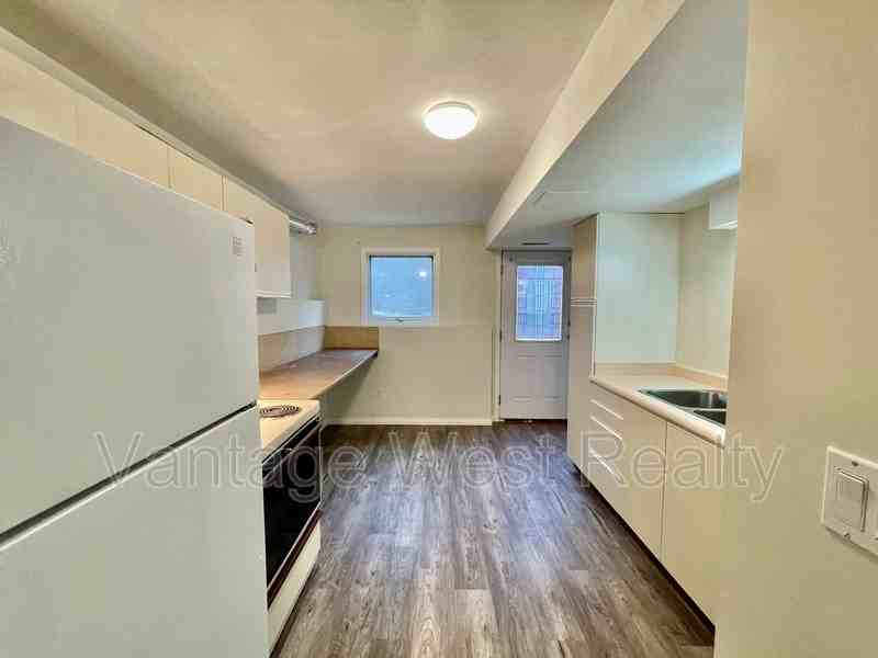 1838B Lipsett Crt - Photo 2 of 18