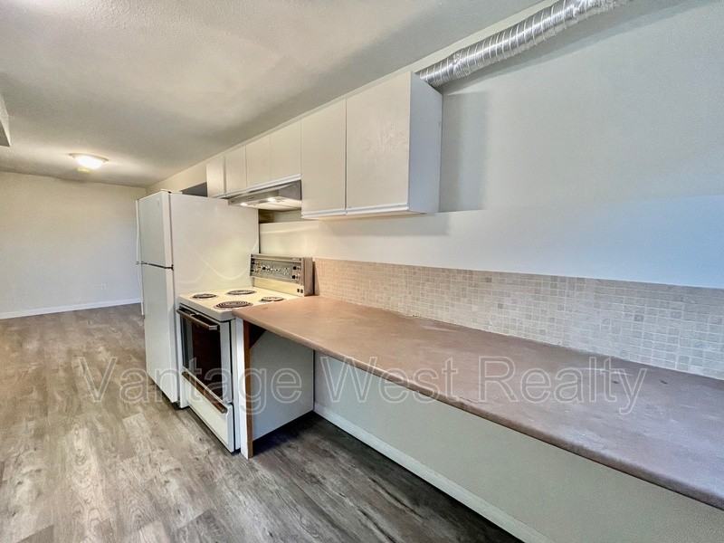 1838B Lipsett Crt - Photo 3 of 18