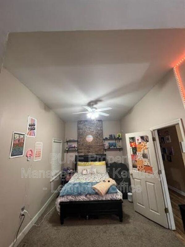 444 N Broadway - Photo 3 of 10