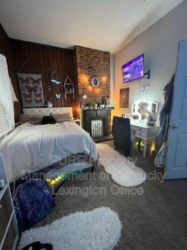 444 N Broadway - Photo 4 of 10