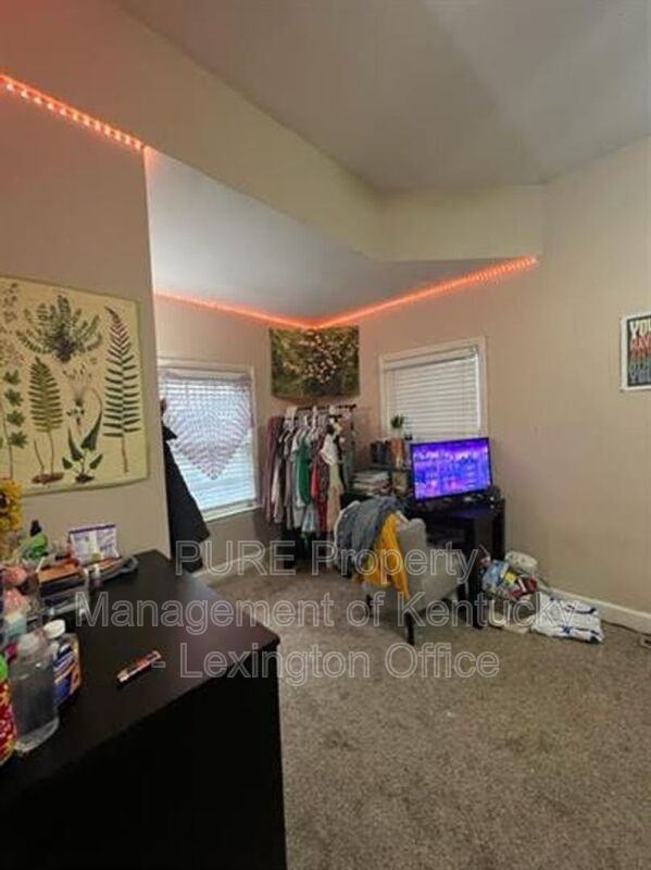 444 N Broadway - Photo 6 of 10