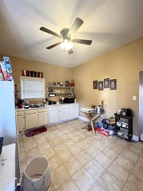 444 N Broadway - Photo 7 of 10