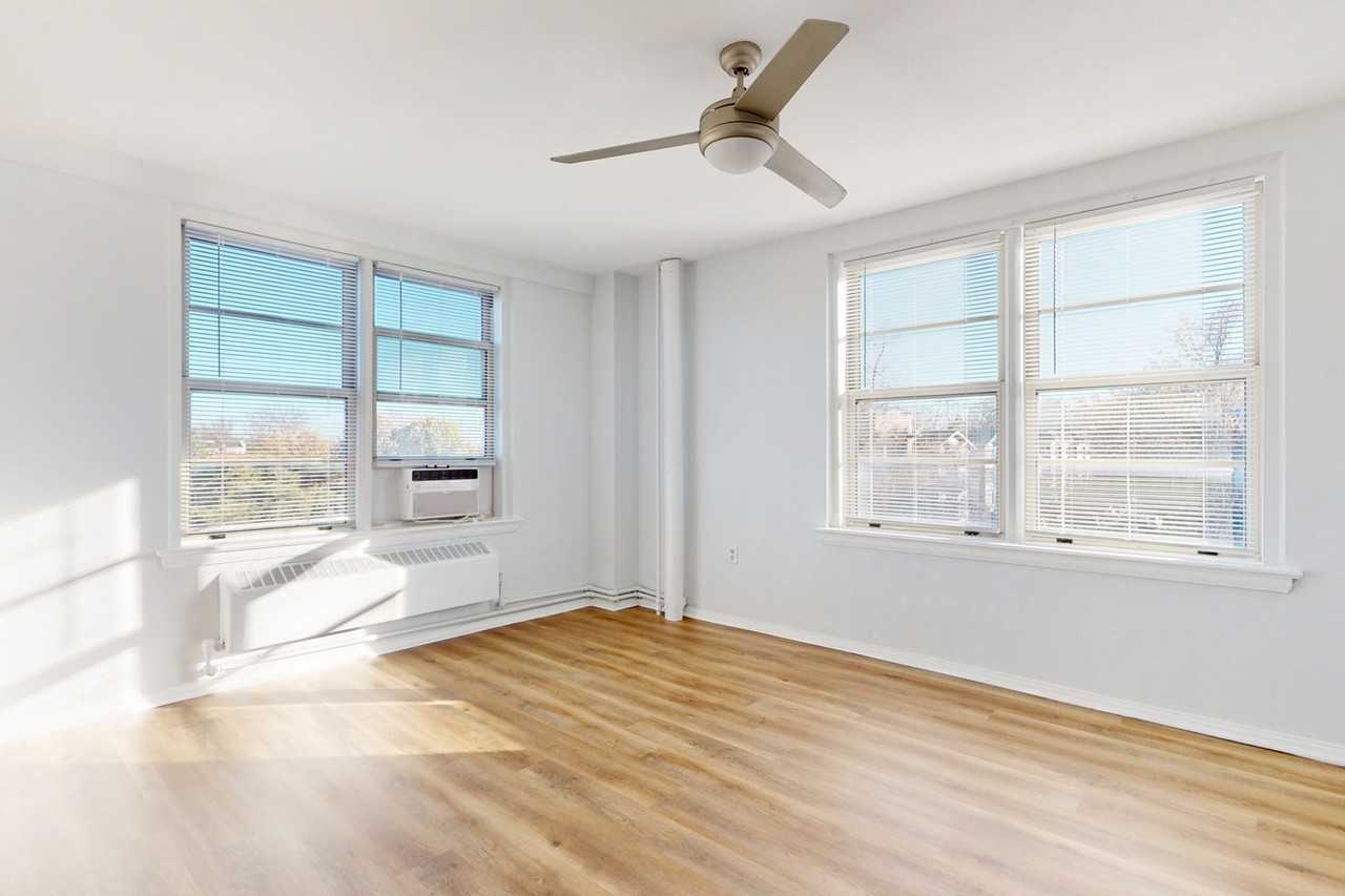 Westport Central - Photo 5 of 50