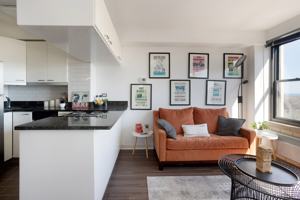 featured image of 1606 E Hyde Park Blvd