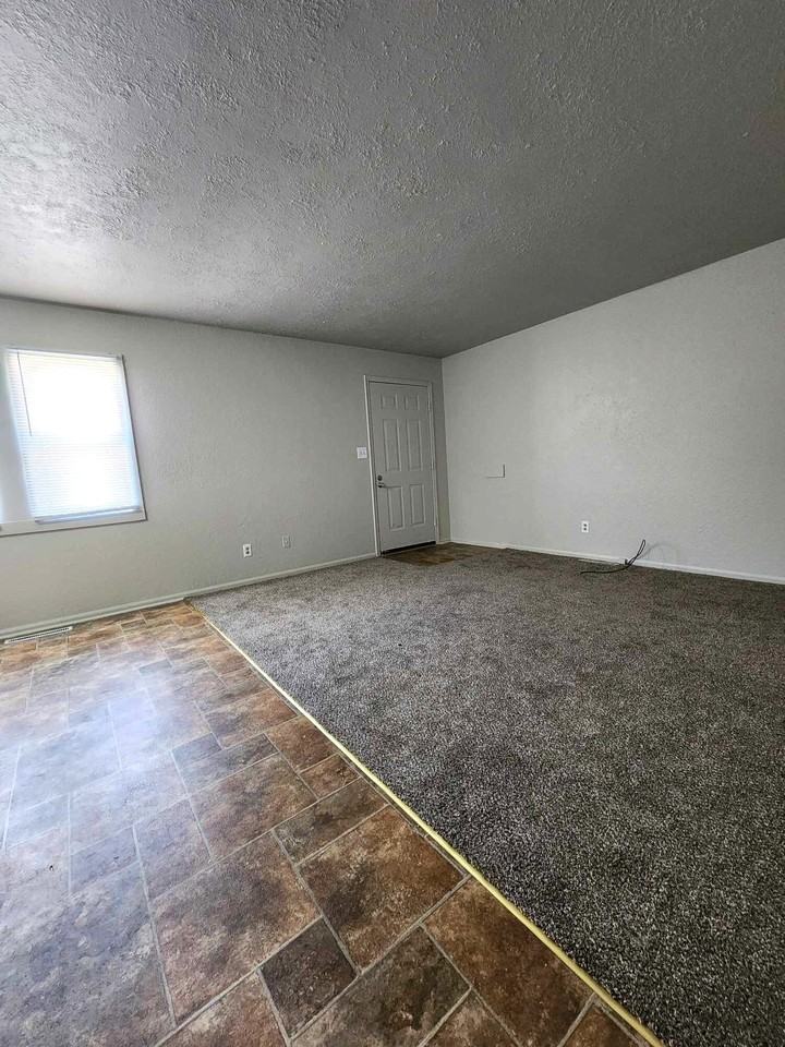 113 Villa Drive - Photo 2 of 12