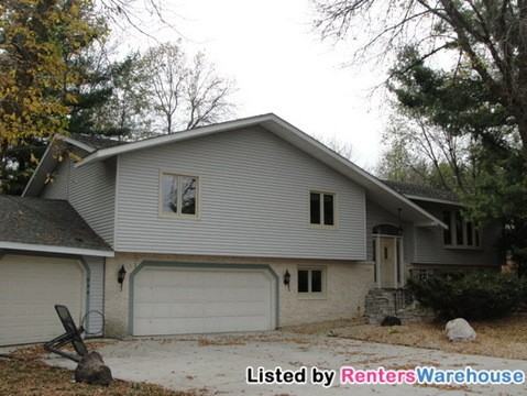 944 13th Ave SE - Photo 2 of 15