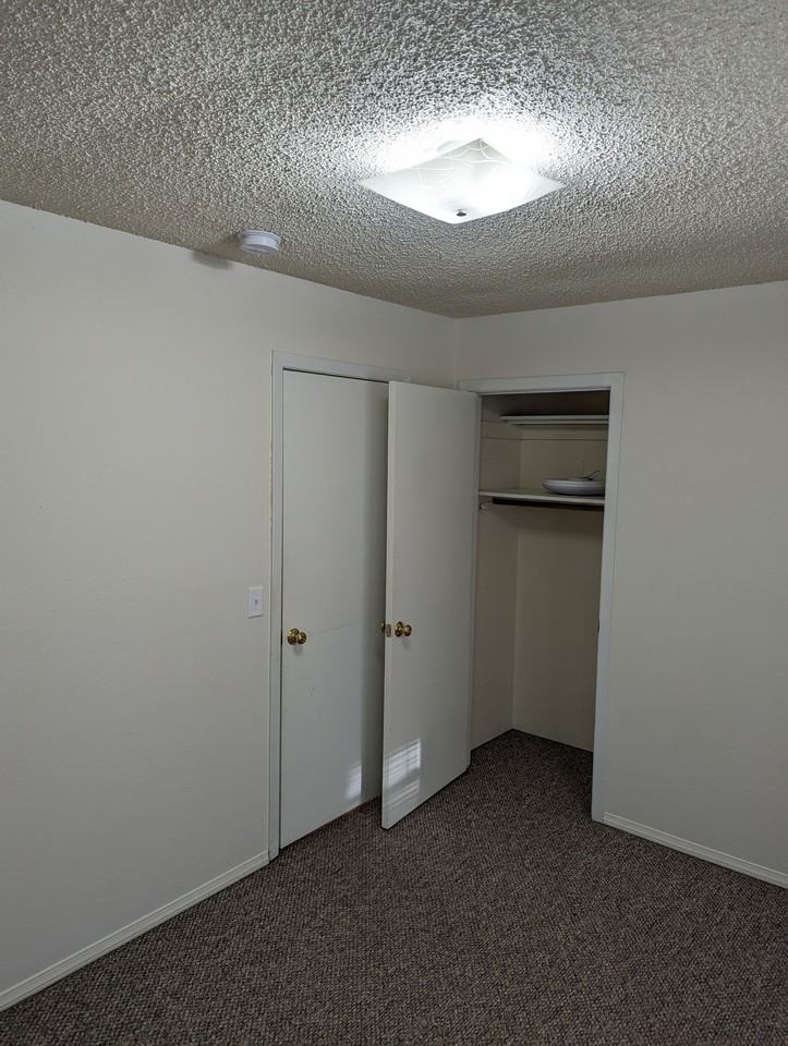 2530 Annalee Avenue - Photo 2 of 13