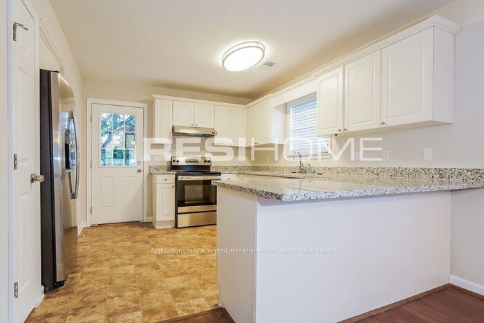 505 Walker Rd - Photo 3 of 23