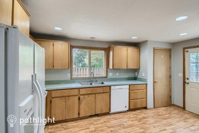 13111 Ne 37th St - Photo 3 of 12