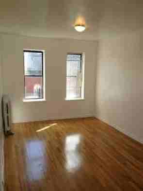 Amsterdam Ave & W 105th St