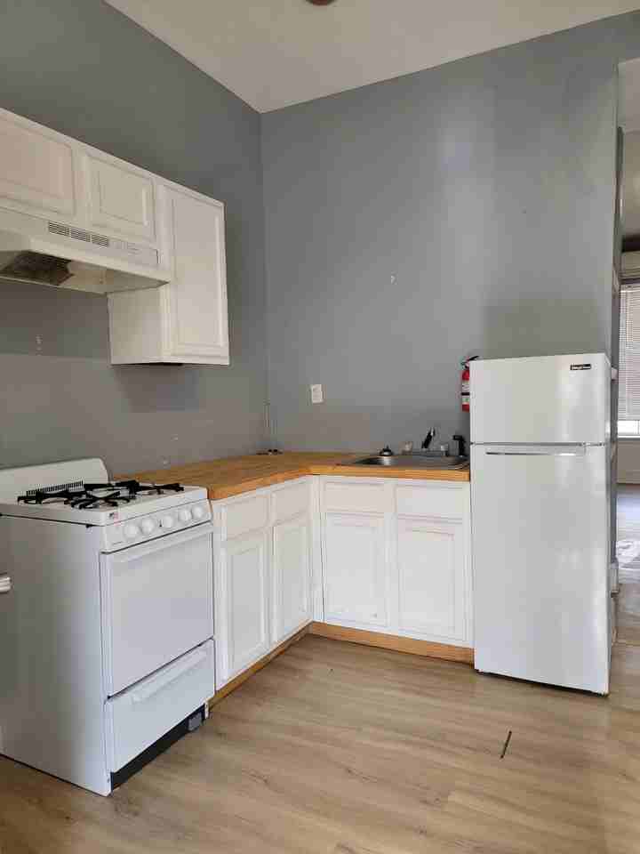 1621 West 7th Street #2 - Photo 2 of 6