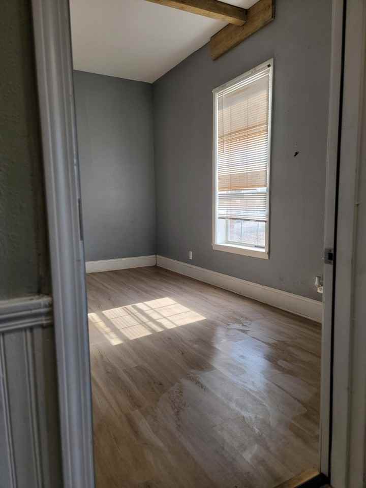 1621 West 7th Street #2 - Photo 5 of 6