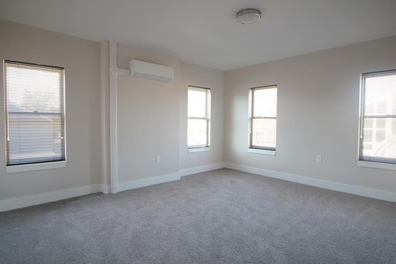 301 Perry StUnit D #D - Photo 2 of 4