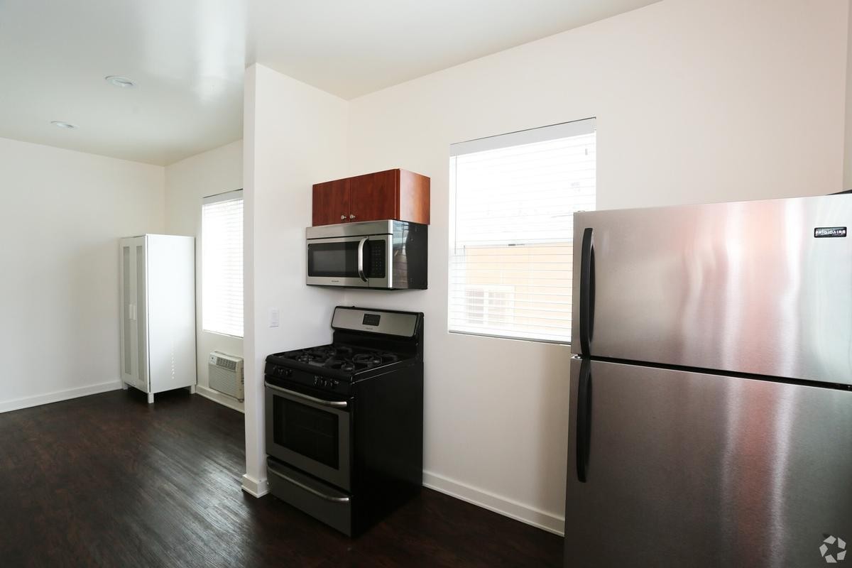 6212 La Mirada Ave - Photo 5 of 36