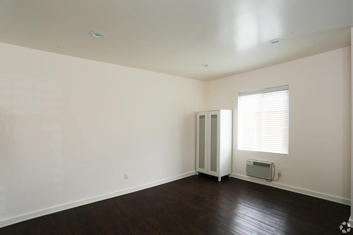 6212 La Mirada Ave - Photo 2 of 36