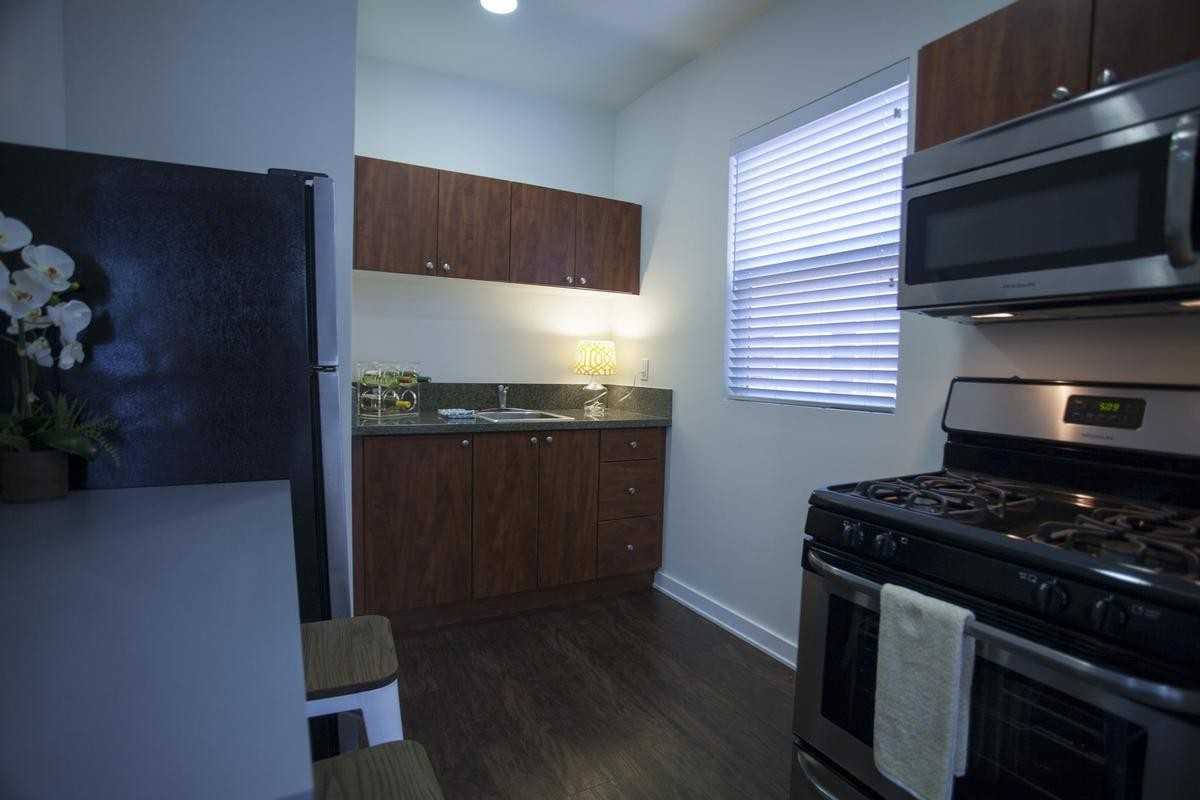 6212 La Mirada Ave - Photo 7 of 36