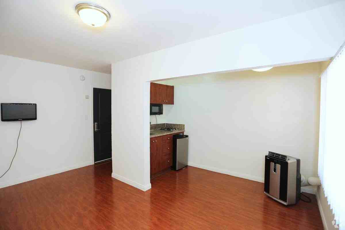 6212 La Mirada Ave - Photo 3 of 36