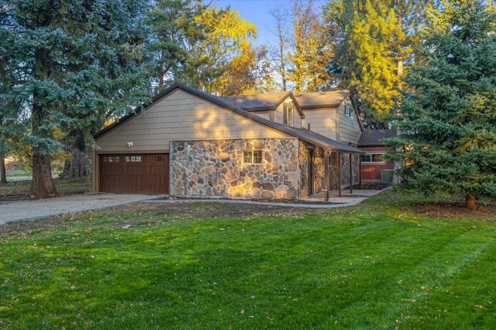 210 S 100 E - Photo 3 of 28