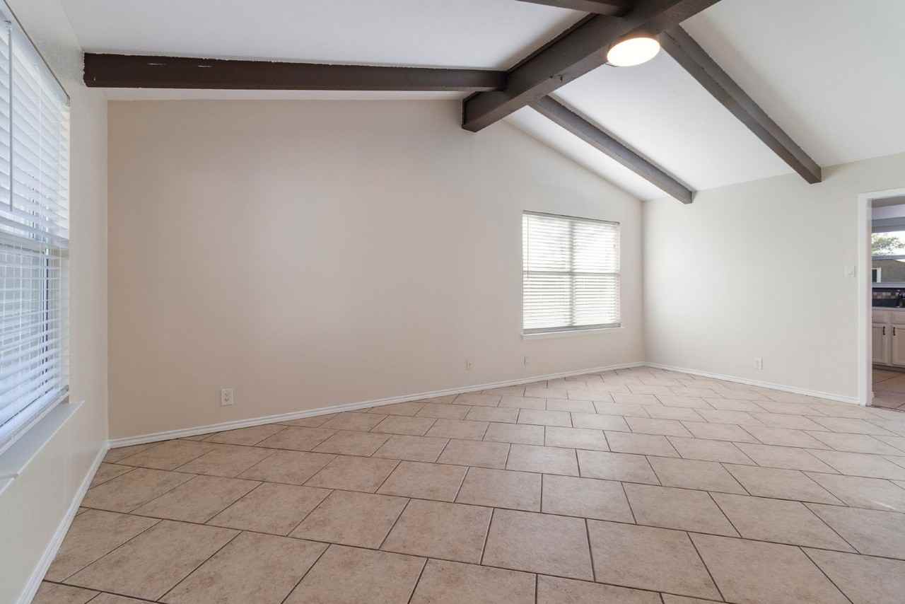 3306 Cadbury Dr - Photo 2 of 17