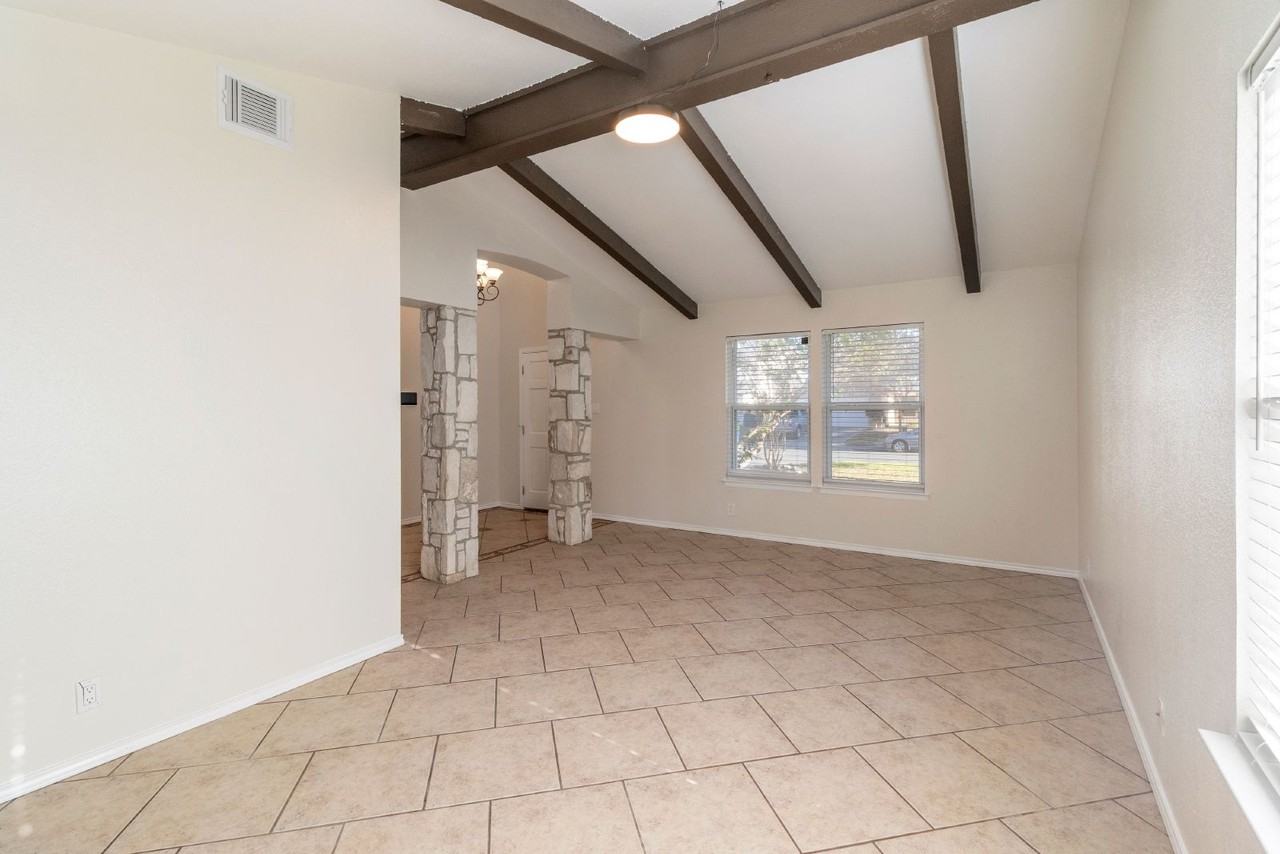 3306 Cadbury Dr - Photo 3 of 17