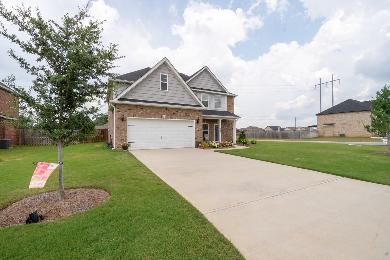 240 Ashley Nicole Ave - Photo 2 of 50