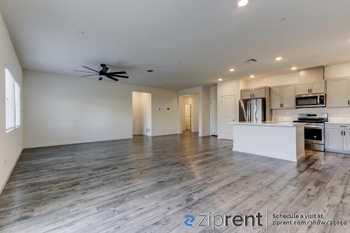 980 Camelia Dr - Photo 3 of 17
