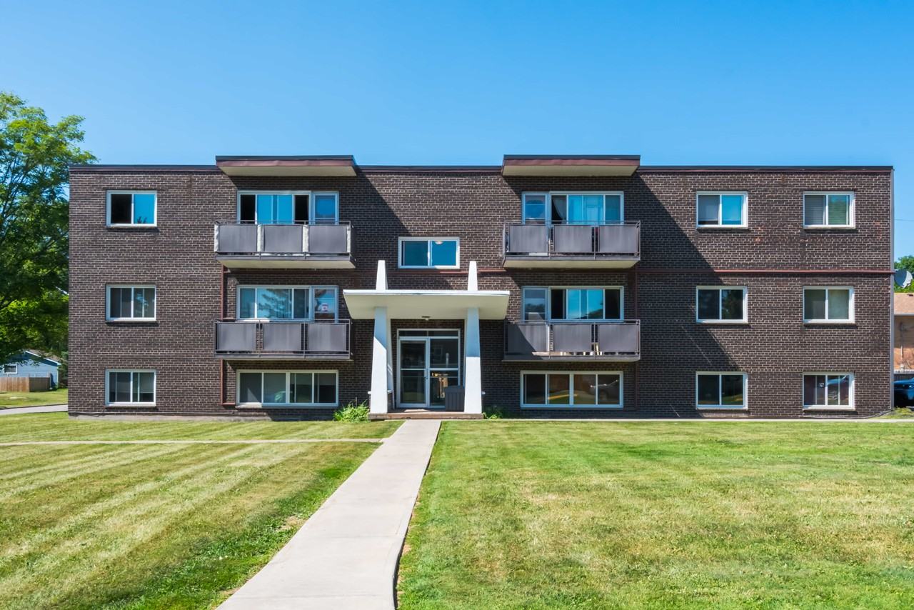 Ruscio Villa Apts - Photo 3 of 17