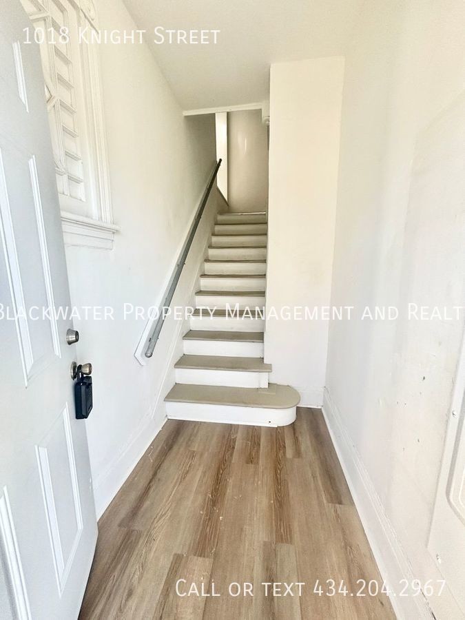 1018 Knight St - Photo 2 of 14