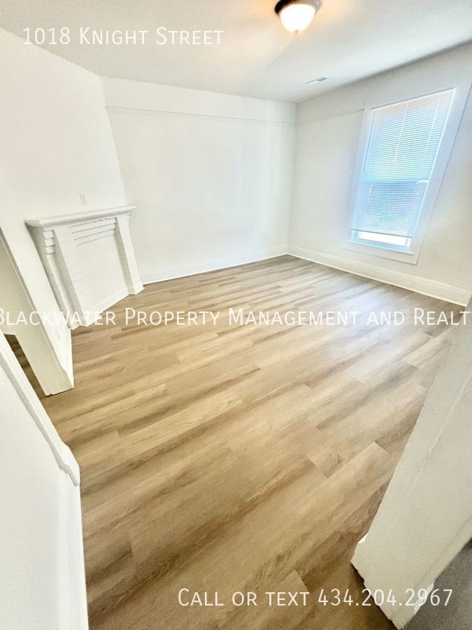 1018 Knight St - Photo 3 of 14