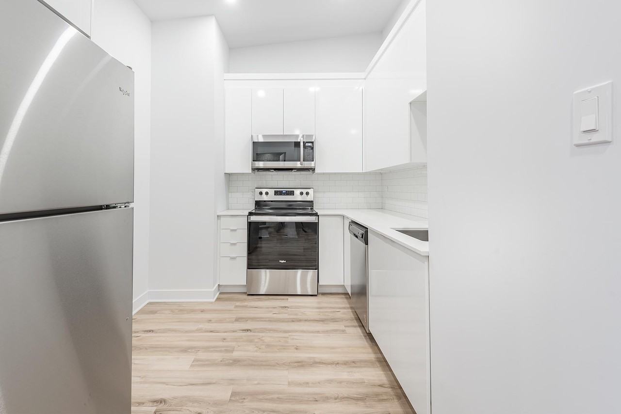 4444 Rue Adam - Photo 3 of 19