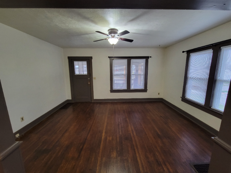 530 S Seminary St - Photo 2 of 20