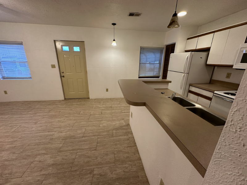 220 W Post St - Photo 3 of 8