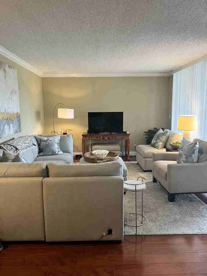 2455 Lindell Boulevard #1