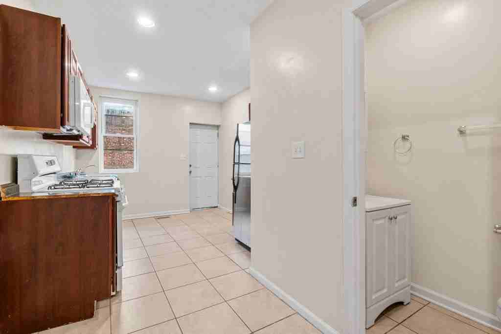 428 E Lorraine Ave #1 - Photo 6 of 21