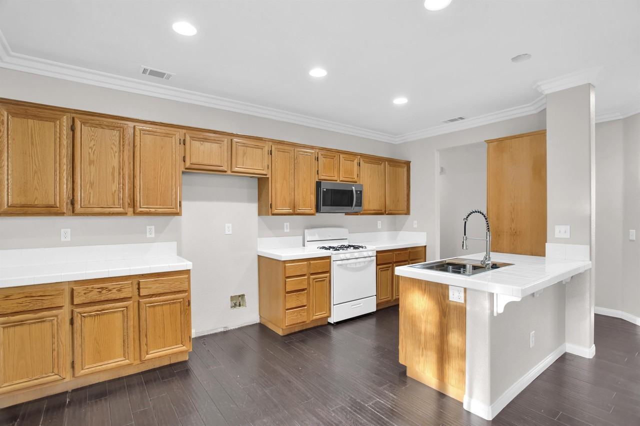 409 Sutro Ct #409 - Photo 7 of 19