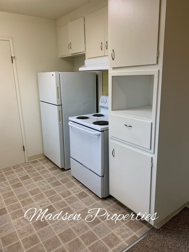 Royal Arms 1120 Esplanade Apartments 1120 Esplanade, Chico, CA 95926