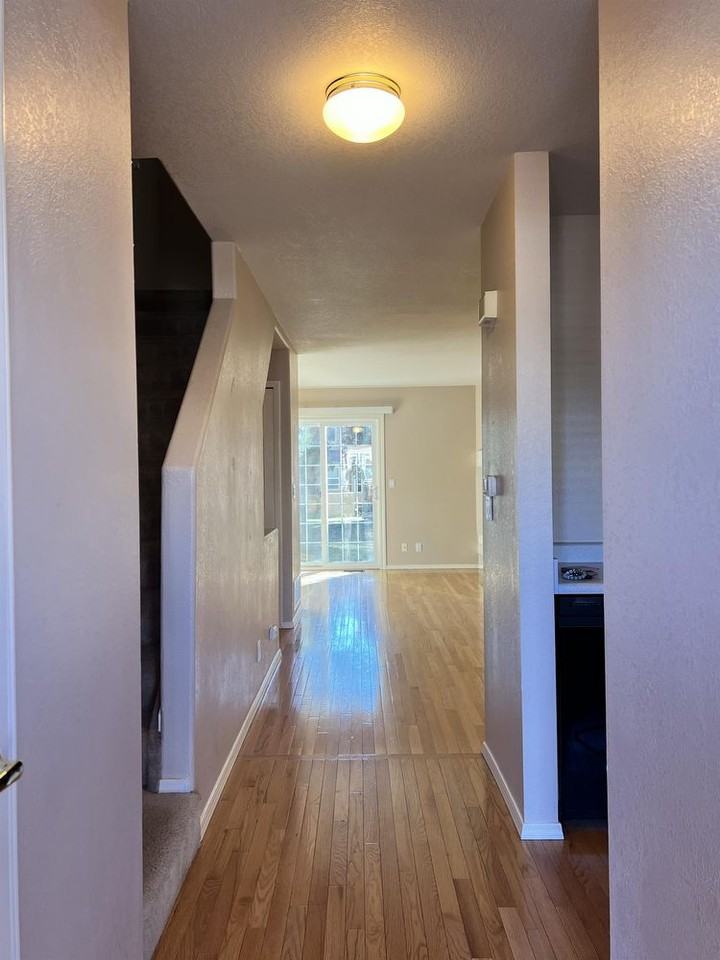 6208 Colony Cir - Photo 2 of 28