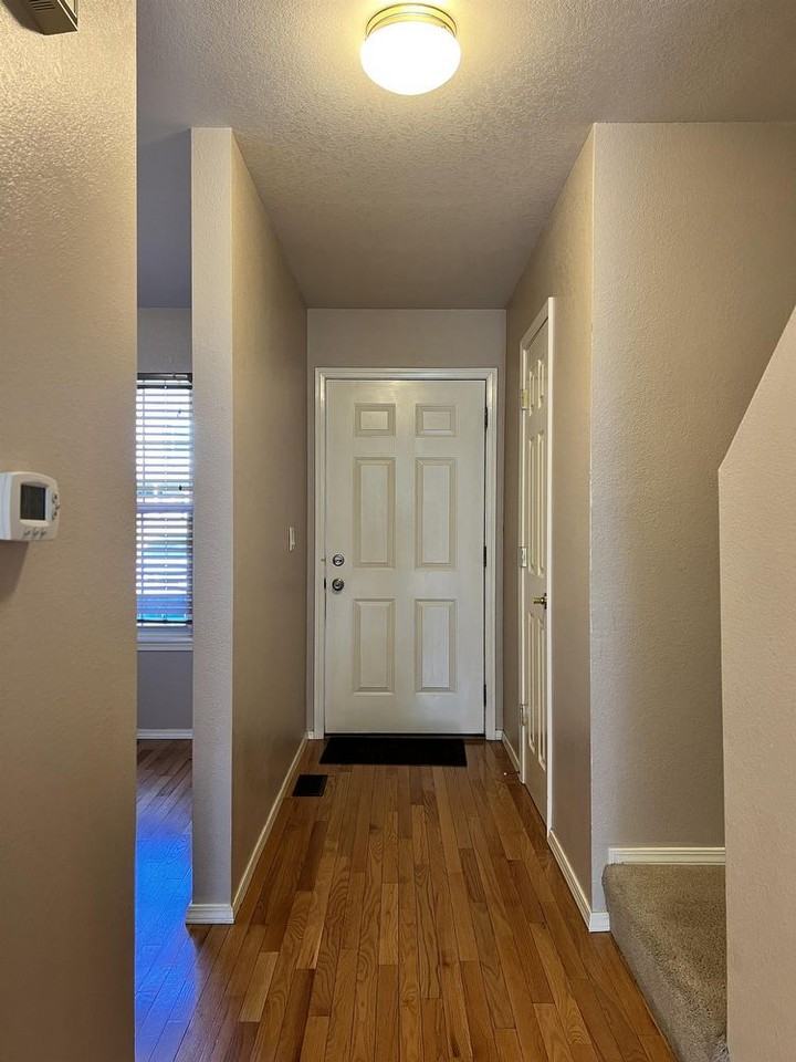 6208 Colony Cir - Photo 3 of 28