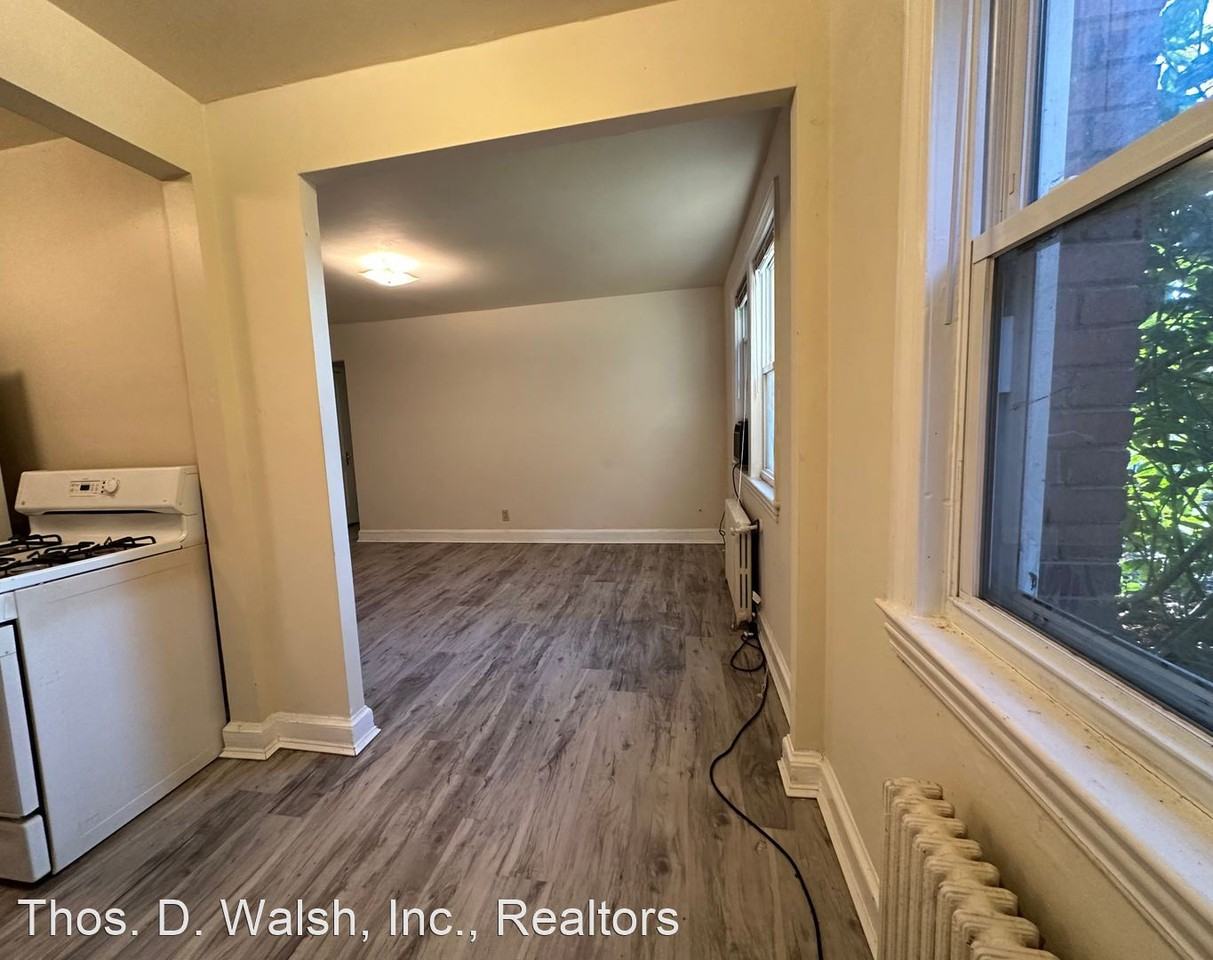 4585 MacArthur Blvd NW - Photo 2 of 10