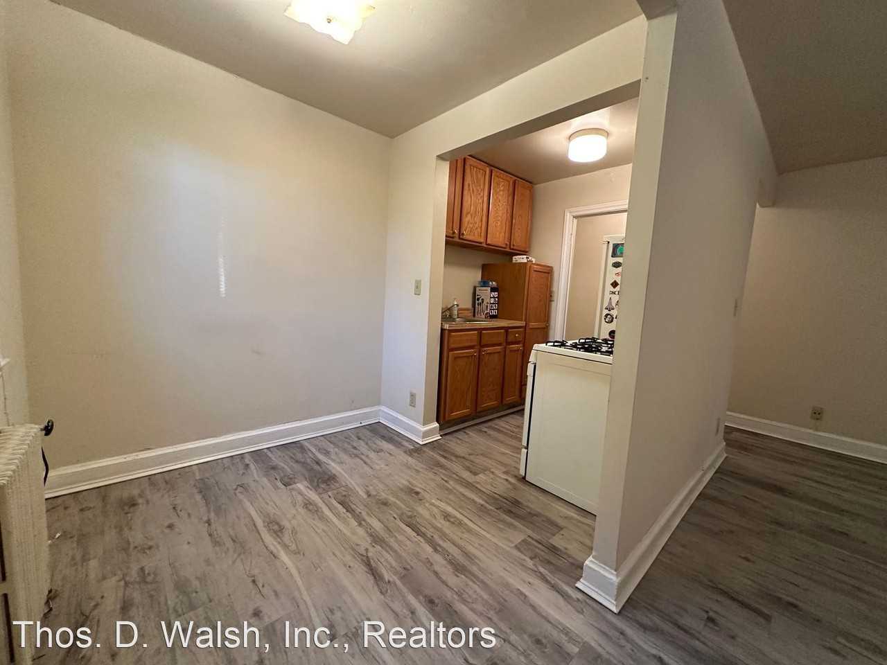 4585 MacArthur Blvd NW - Photo 3 of 10