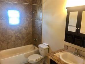 612 W Park St - Photo 2 of 7