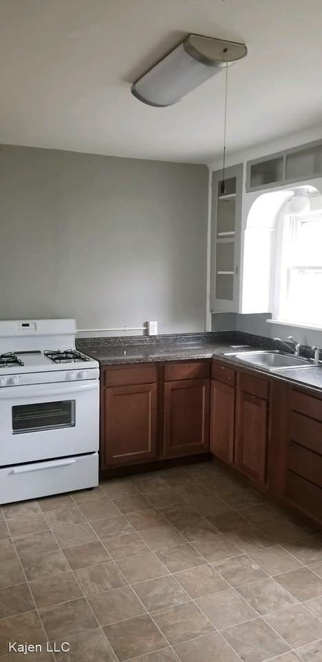 303 Murphy - Photo 2 of 8