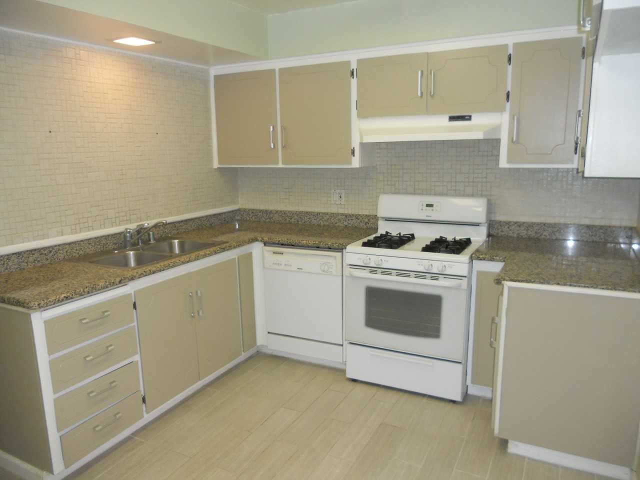 6847 Roble Way - Photo 3 of 41