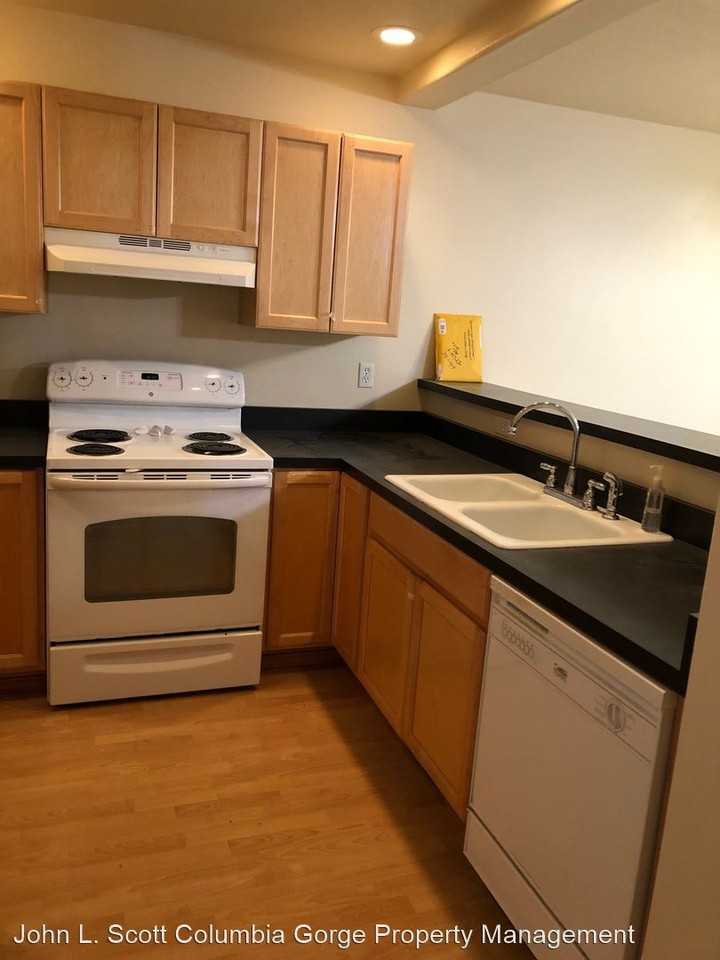 419/421 Max Place - Photo 2 of 5