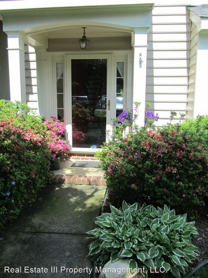 1462 Ashland Dr - Photo 3 of 21