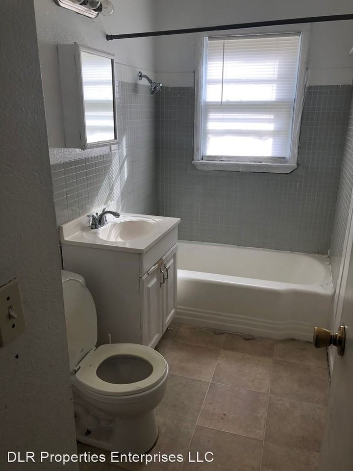 4357 N Hartford Ave - Photo 3 of 6