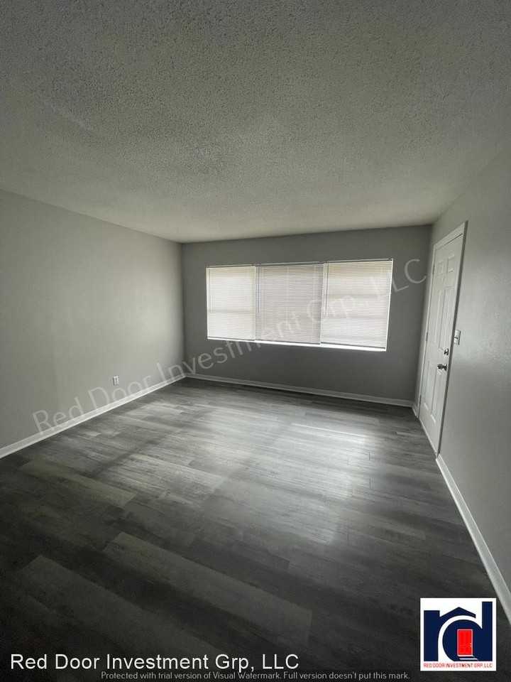 320 W Howry Avenue - Photo 2 of 18