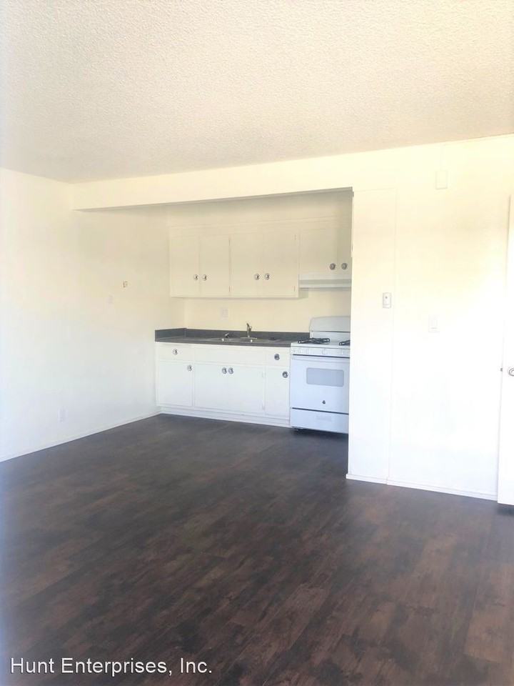 CASA DEL SOL SOUTH 14037 CHADRON AVENUE - Photo 2 of 7